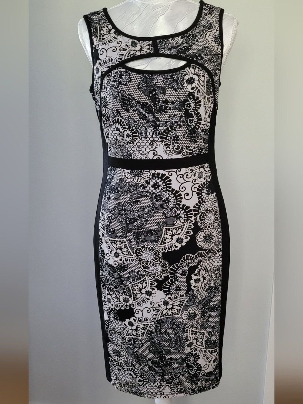 Cartise Black & White Printed Cutout Midi Sheath Dress